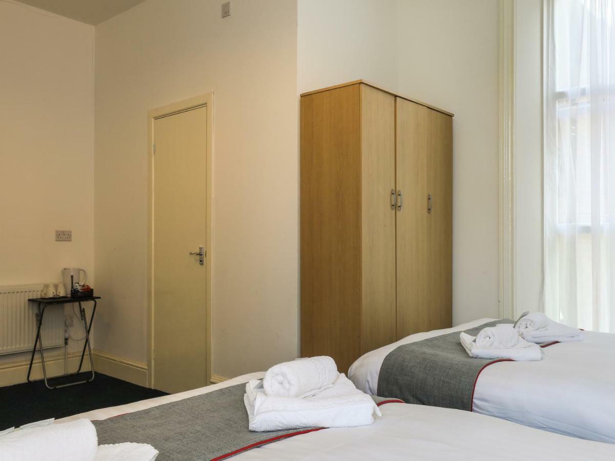 Oyo Hala Guest House Манчестер Экстерьер фото