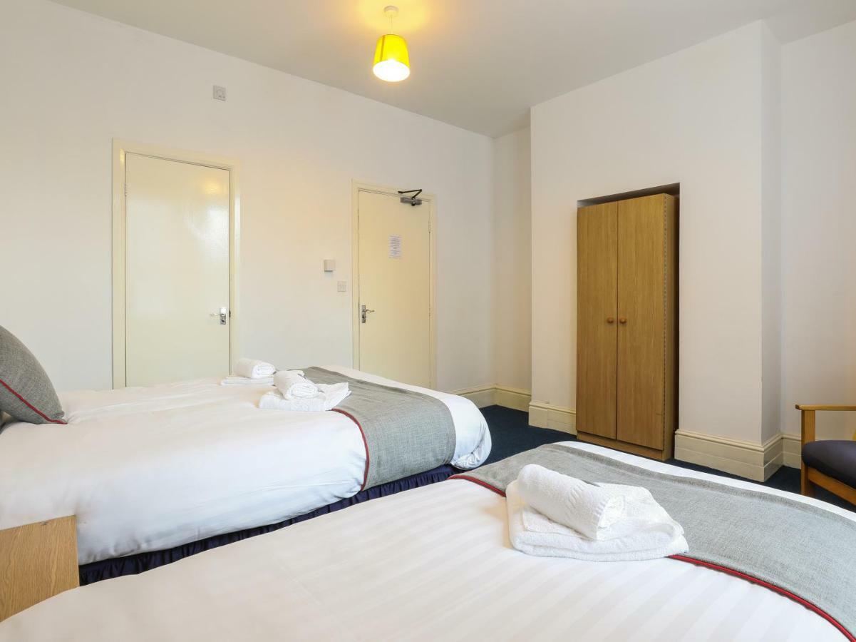 Oyo Hala Guest House Манчестер Экстерьер фото
