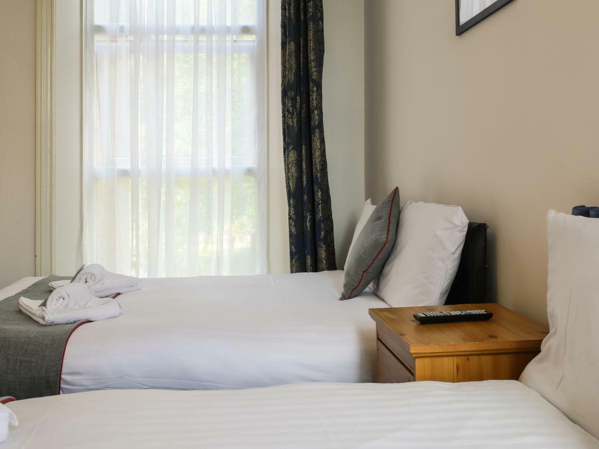 Oyo Hala Guest House Манчестер Экстерьер фото