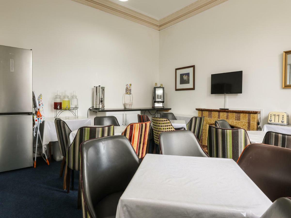Oyo Hala Guest House Манчестер Экстерьер фото