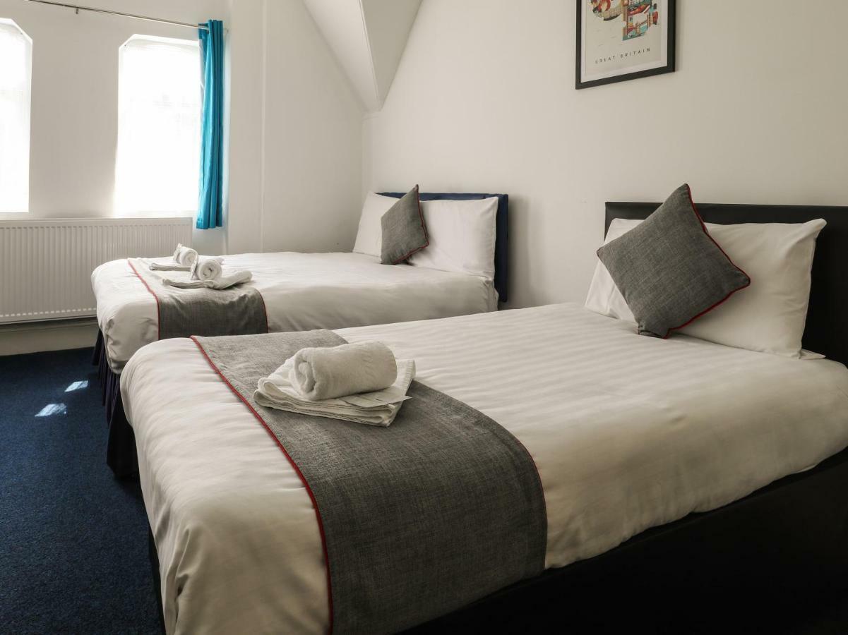 Oyo Hala Guest House Манчестер Экстерьер фото