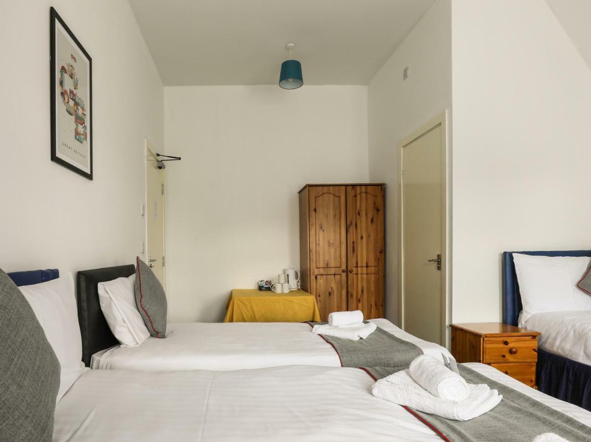 Oyo Hala Guest House Манчестер Экстерьер фото