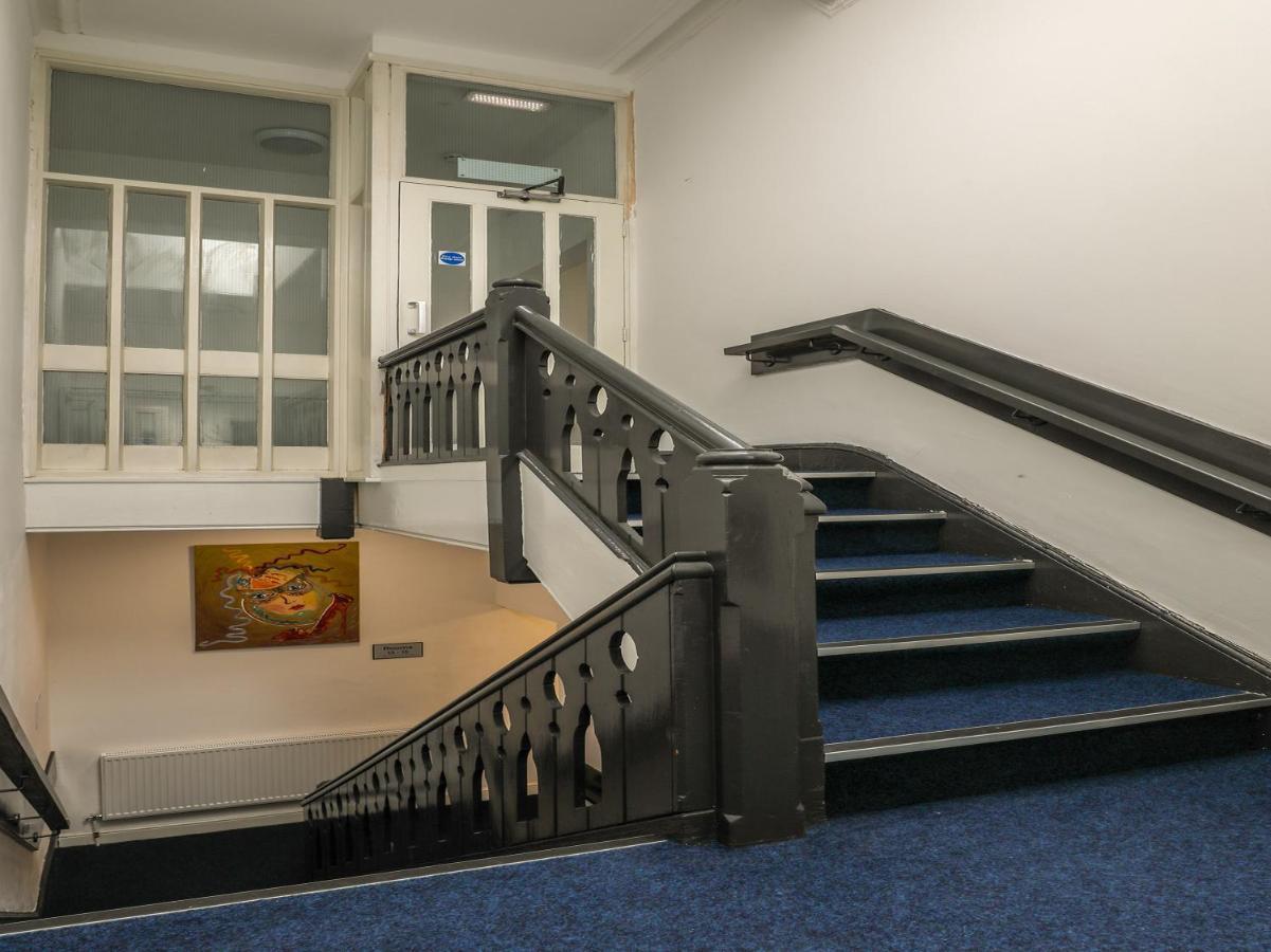 Oyo Hala Guest House Манчестер Экстерьер фото